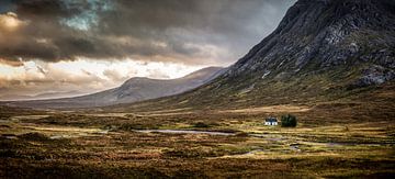 Lagangarbh cottage in Glen Coe by evening light by Michiel Mulder