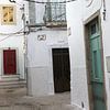 dans les rues d'Olhao Portugal sur Henriette Tischler van Sleen