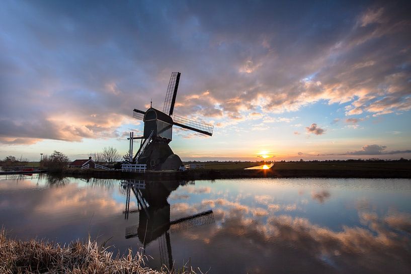 Spengense molen, bewolkte zonsondergang! van Peter Haastrecht, van