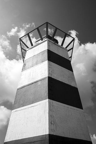 Vuurtoren bij Wijk aan zee in zwart wit.