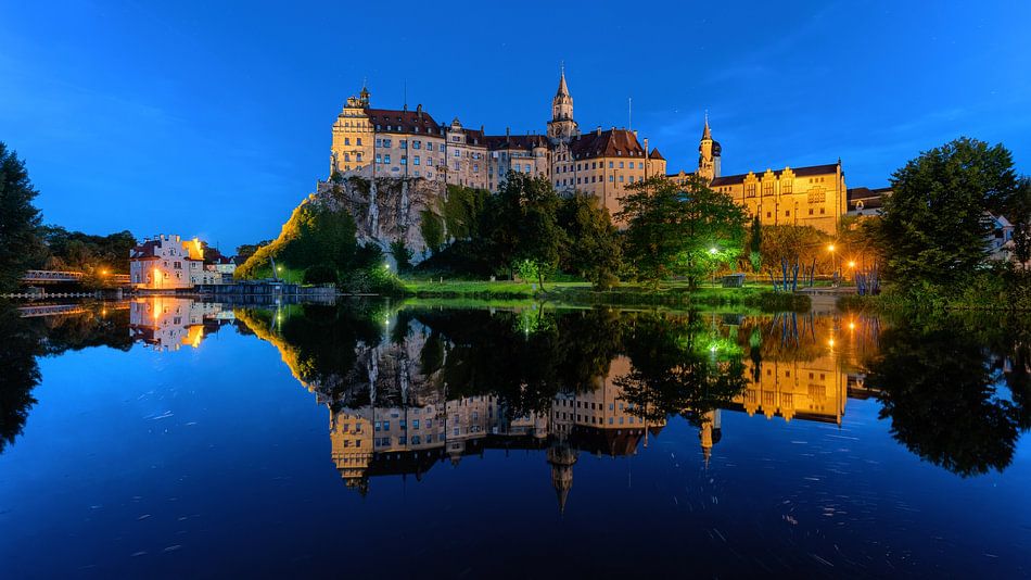 Schloss Sigmaringen zur blauen Stunde 16:9 Panorama