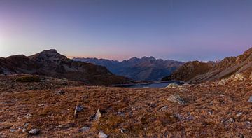Paysage près du lac de l'Ill au crépuscule en Valais