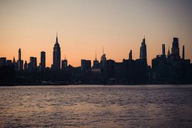 Zonsondergang boven de wolkenkrabbers van New York van NZME Photography