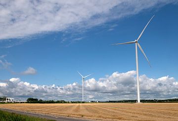 Windturbines in de Groningen landschap van Richard Wareham
