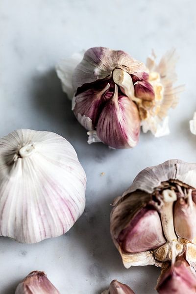 Fresh garlic by Nina van der Kleij