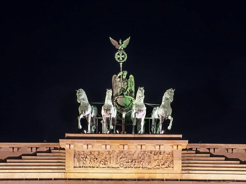 Berlijn: Quadriga op de Brandenburger Tor bij nacht van t.ART