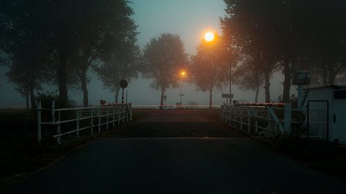 Brug over het Slochterdiep in de vroege ochtendmist - 3