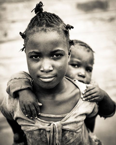 Portret - Zambia 2019 - Zus en broertje van Matthijs van Os Fotografie
