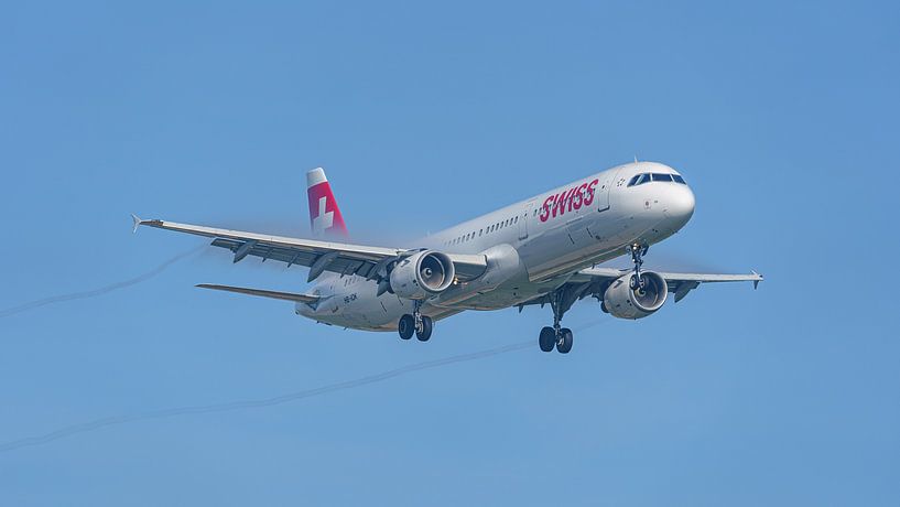 Landung des SWISS Airbus A321-100. von Jaap van den Berg