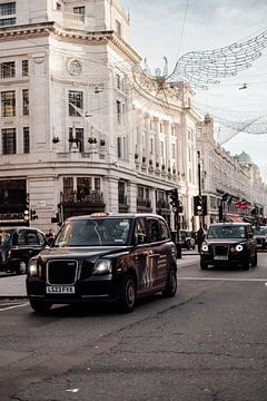 Regent Street Cabs by Valeska Mensonides Fotografie