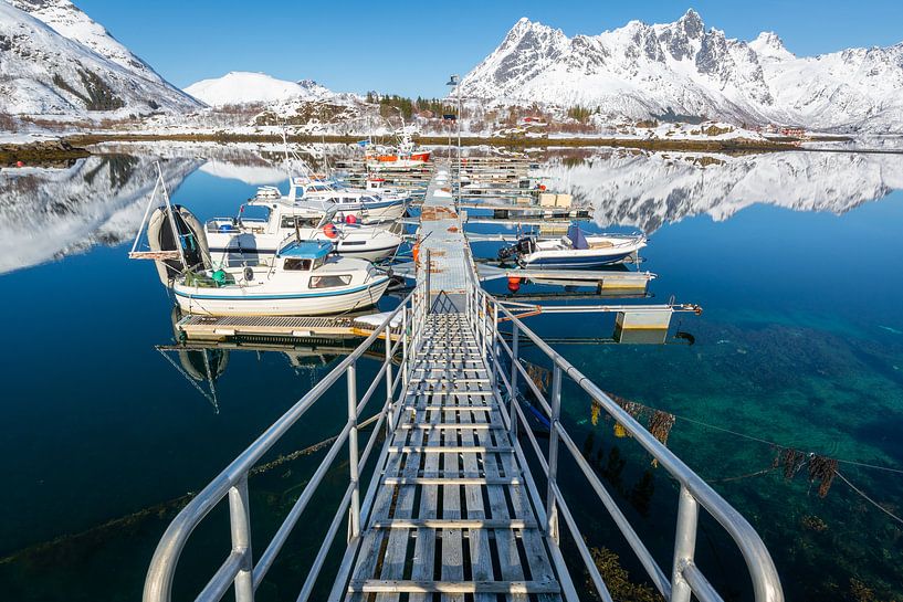 Norway small harbour on the Lofoten by Maik Richter