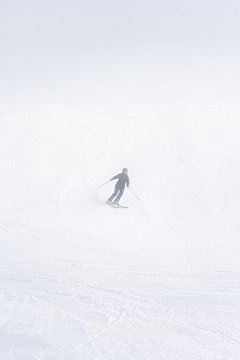 Wintersport im Nebel von Studio Nieuwland