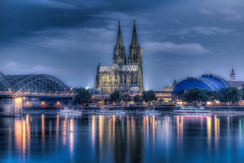 Big Dom Dawn by Mario van Middendorf