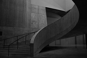 Spindeltreppe, Tate Modern in London, schwarz-weiß
