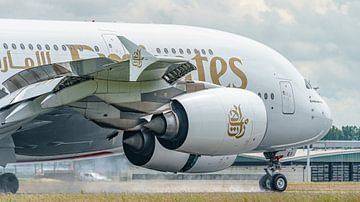 Gelande Emirates Airbus A380. van Jaap van den Berg