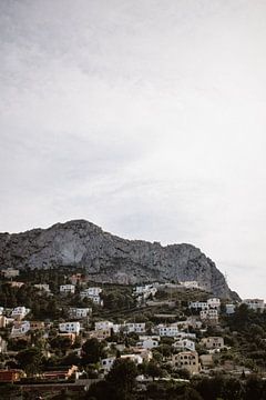 Calp Costa Blanca, uitzicht berg met huisjes van Hannah Hoek