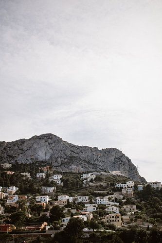Calp Costa Blanca, Blick auf den Berg mit Ferienhäusern