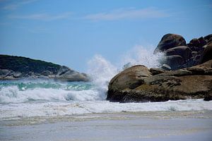 Tosende Wellen am Squeaky Beach