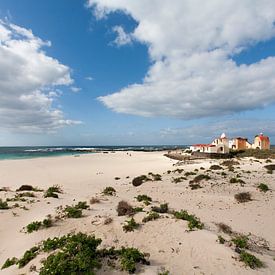 Strand van El Cotillo op Fuerteventura met idyllische huisjes van Peter de Kievith Fotografie