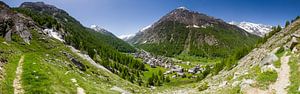 Panoramablick über Saas-Almagell, Schweiz, und Umgebung von Justin Suijk