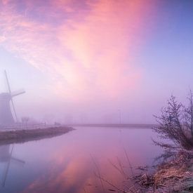 Foggy morning in Haastrecht van Ilya Korzelius