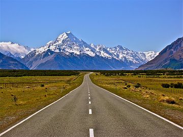 Mount Cook. On the Road by Iduna vanwoerkom