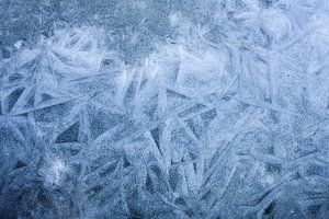 Cristaux de glace sur le lac bleu | Tendance couleurs de Noël 2022