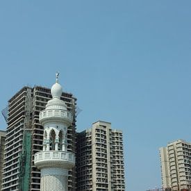 Mosque in the modern city von Sujon Photo