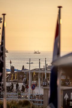 Zonsondergang bij Scheveningen: Leven aan de Kust van Wouter Triki Photography