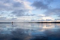 Spaziergang bis zum Horizont am Strand von 't Schier