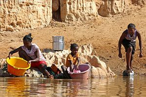 Lavage dans la rivière