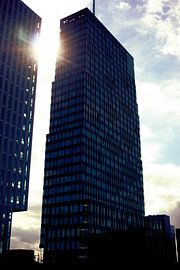 Kantoorgebouw in Almere bij zonsondergang van André van Bel