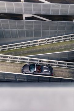 Audi R8 V10 in een Stijlvolle Parkeergarage met Zacht Licht van Sebastiaan van 't Hoog