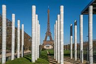 Mauer des Friedens und der Eiffelturm in Paris von Peter Schickert Miniaturansicht