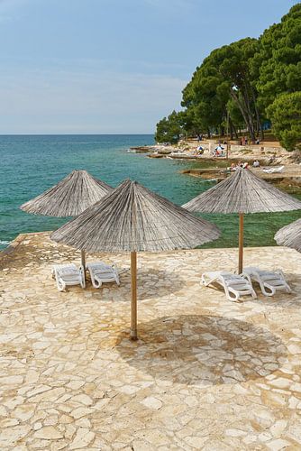 Badzone op het strand van Poreè