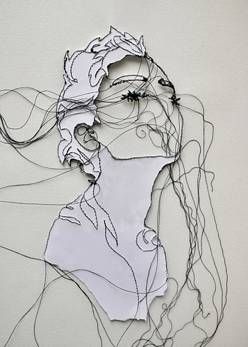 'The White Lady' - Femme en fil de fer. sur Kim Rijntjes