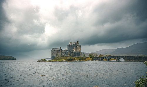 Kasteel Eilean Donan in Schotland. Highlander kasteel in de Hooglanden.
