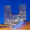 Stadskantoor, Utrecht in het blauwe uur von John Verbruggen Miniaturansicht