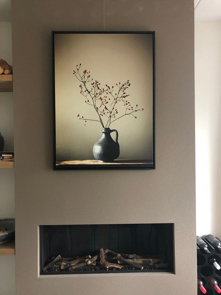 Blaue Vase mit Beeren  von Karin Bazuin 