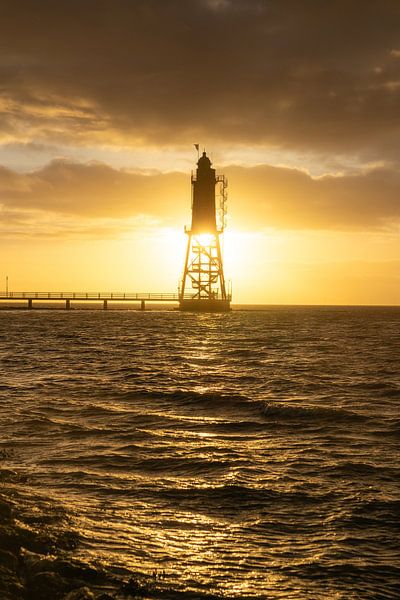 Phare de la mer du Nord au coucher du soleil par Nils Steiner