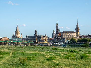 Dresden skyline aan de oevers van de Elbe van Animaflora PicsStock