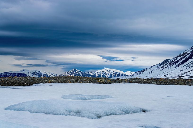 Spitsbergen landscape by Merijn Loch