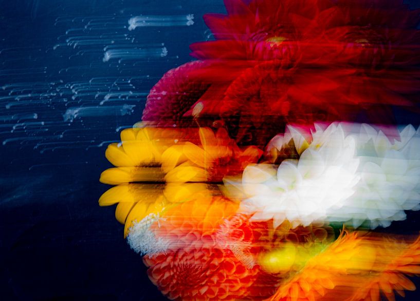 Modern abstract flowers by Fine Art Flower - Artist Sander van Laar