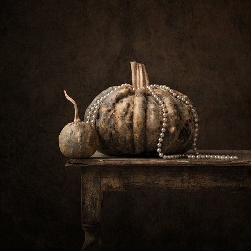 Pumpkin with pearls by Carolien van Schie