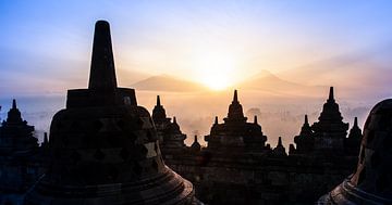 magischer Sonnenaufgang im Tempel