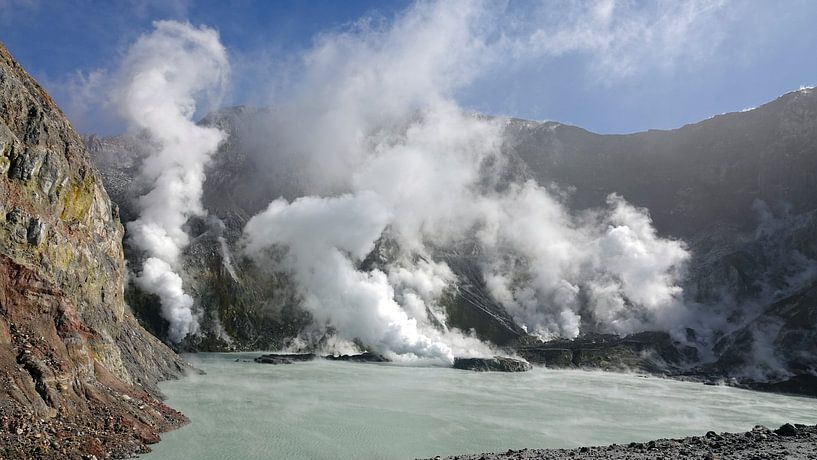 Whakaari oder weißer Inselkratersee in Neuseeland von Aagje de Jong