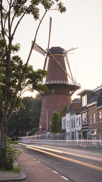 Molen Rijn en Zon bij zonsondergang - Vogelenbuurt - Utrecht van Coen Koppen