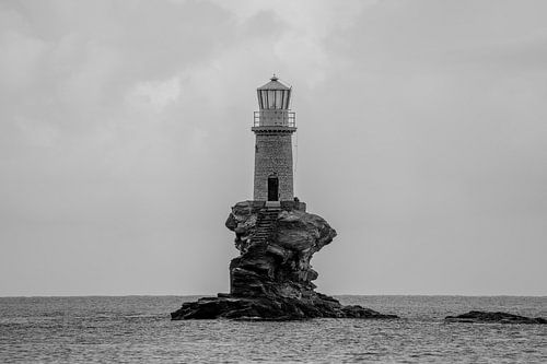 Eenzaamheid op zee, Tourlitis vuurtoren