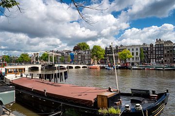 Zicht op de Magere brug in Amsterdam
