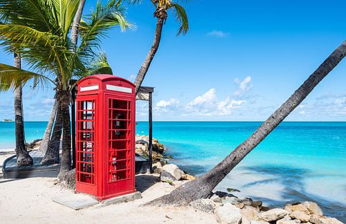 Iconisch Rood aan Dickenson Bay van Nancy Pauwels Photo